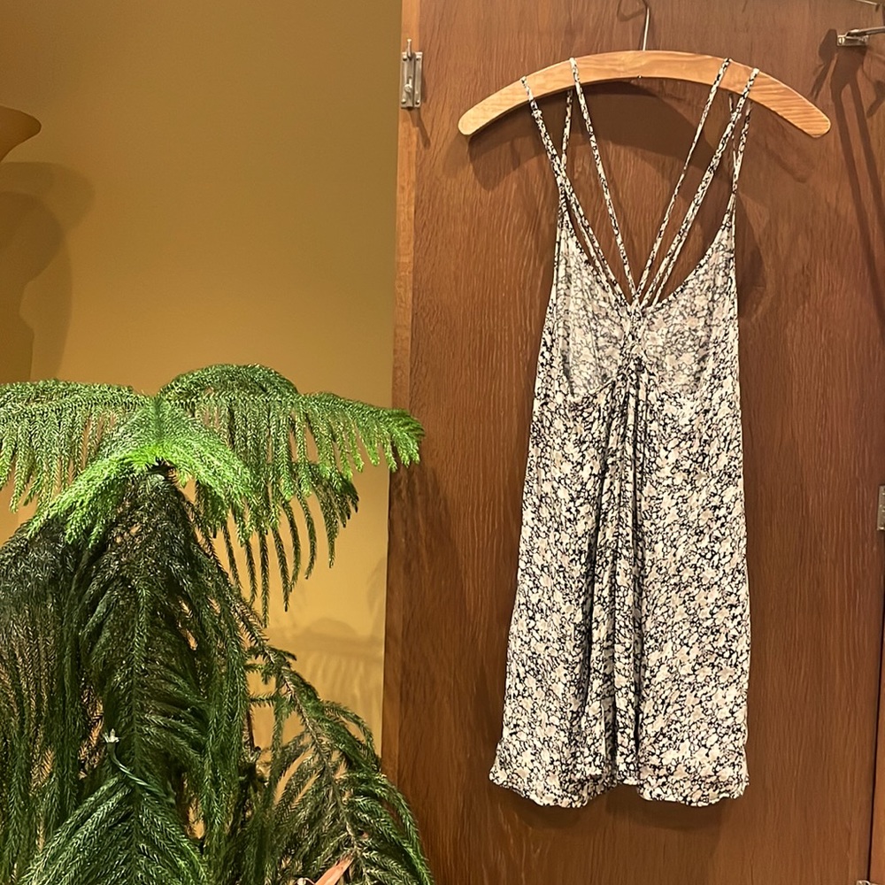 Summer Dress 🌞 - Picture 4 of 5